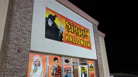 Spirit Halloween is your destination for costumes, props, accessories, hats, wigs, shoes, make-up, masks and much more! Find a Chicago, IL store near you!